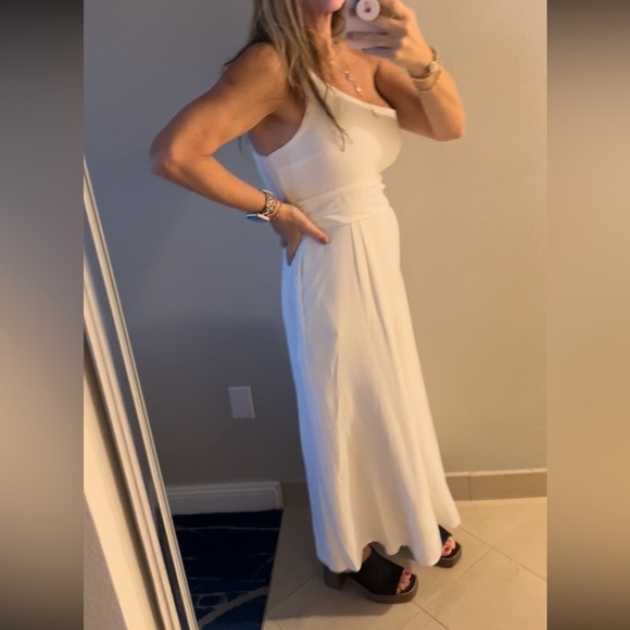 Asymmetrical women’s jumpsuit. White. Worn twice. Size Large - Picture 4 of 8